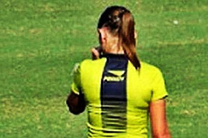 Το τερμάτισε: χτύπησε γυναίκα διαιτητή για… μία κάρτα!