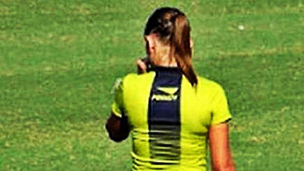 Το τερμάτισε: χτύπησε γυναίκα διαιτητή για… μία κάρτα!