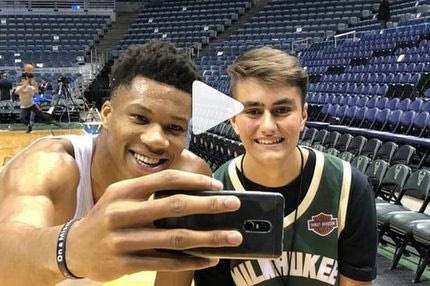 Το “ζέσταμα” με Δημήτρη ώθησε τον Αντετοκούνμπο σε νέα νίκη!