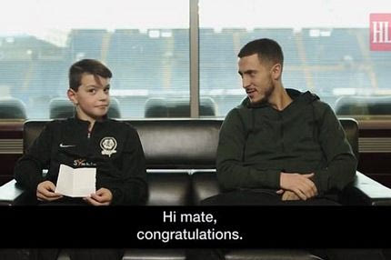 Ο Κουρτουά ξέρει πώς να κάνει special δώρα στον Αζάρ!