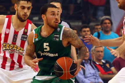 Ο Τζέιμς γύρισε για να το πιάσει από ‘κει που το άφησε…