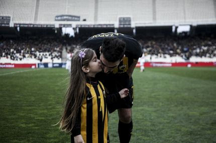 Το φιλί της κόρης του Λάζαρου ήταν ό,τι καλύτερο είδαμε το Σαββατοκύριακο στα γήπεδα!