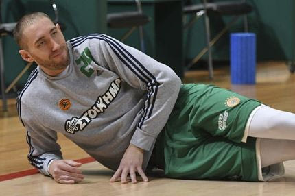 Από ΑΕΚ σε… Ολυμπιακό ο Λοτζέσκι