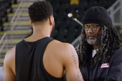 Τρομερή φάρσα Καρλ Μαλόουν σε Ντέιβις