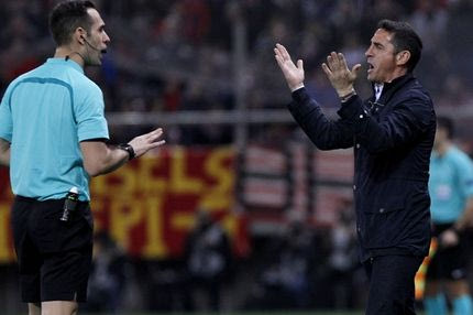 Τσαντίστηκε ο Χιμένεθ με ερώτηση για φάουλ του σκόρερ Γιακουμάκη