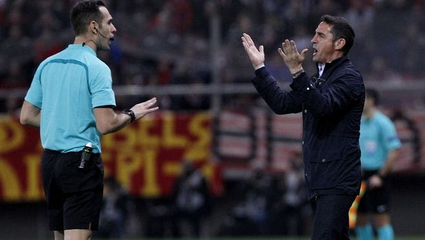 Τσαντίστηκε ο Χιμένεθ με ερώτηση για φάουλ του σκόρερ Γιακουμάκη