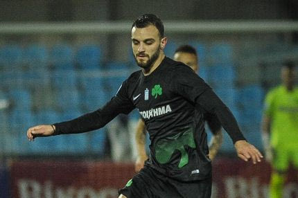 Είναι γραφτό του Ουζουνίδη να παίζει με φορ τον Δώνη