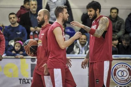 Μήνυμα σε Τσίπρα-Καμμένο από τους οπαδούς του Ολυμπιακού