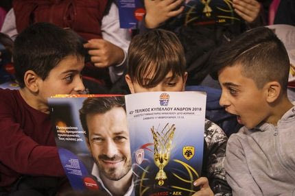 Οι μαθητές έδωσαν άλλο χρώμα στην κερκίδα του τελικού Κυπέλλου