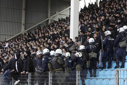 Oπαδοί του ΠΑΟΚ μπήκαν με “ντου” στο γήπεδο των Ζωσιμάδων