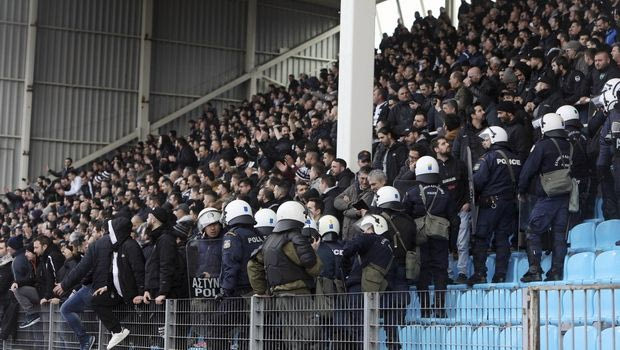 Oπαδοί του ΠΑΟΚ μπήκαν με “ντου” στο γήπεδο των Ζωσιμάδων
