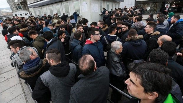 Αναμένεται “λαϊκό προσκύνημα” σε ημέρα… λαϊκής