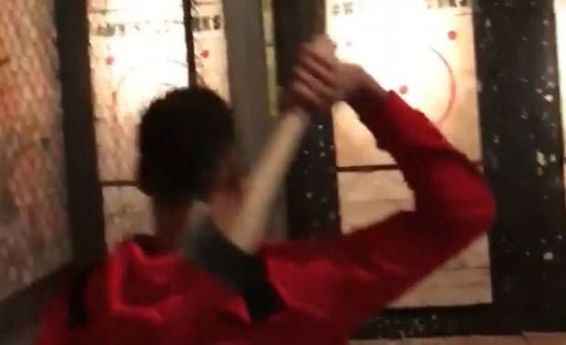 Στόπερ της Μάντσεστερ πετάει τσεκούρια για χόμπι