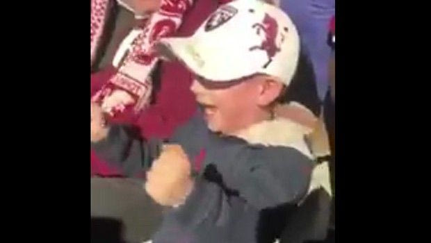 Ο πιτσιρικάς φαν της Τορίνο που γκρέμισε το Twitter!