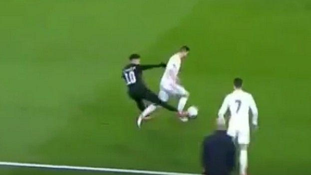 Το σκληρό τάκλιν του Νεϊμάρ στον Νάτσο