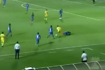 Πήρε την πρόκριση στους “4” με… unfair play!