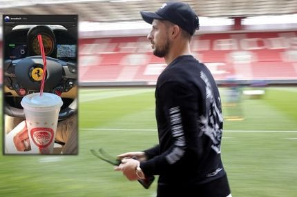 Κολλημένος με θρύλο και Ferrari ο Μιραλάς