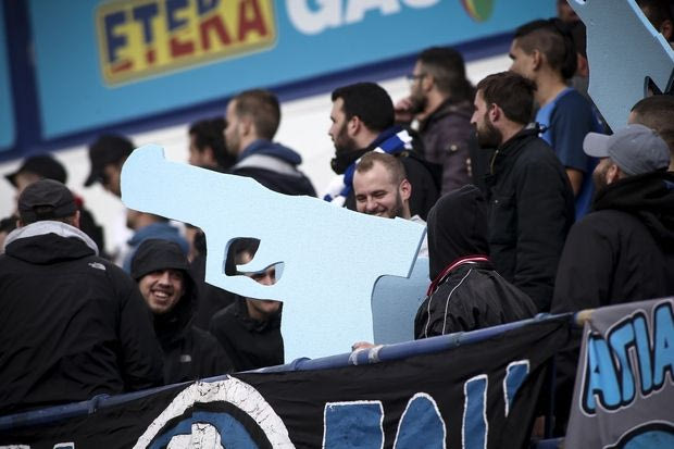 Βγήκαν…πιστόλια στο Περιστέρι