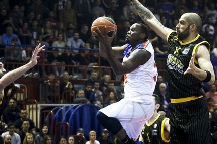 Δύο απανωτά τρίποντα του Μπράζελτον “σκότωσαν” την ΑΕΚ