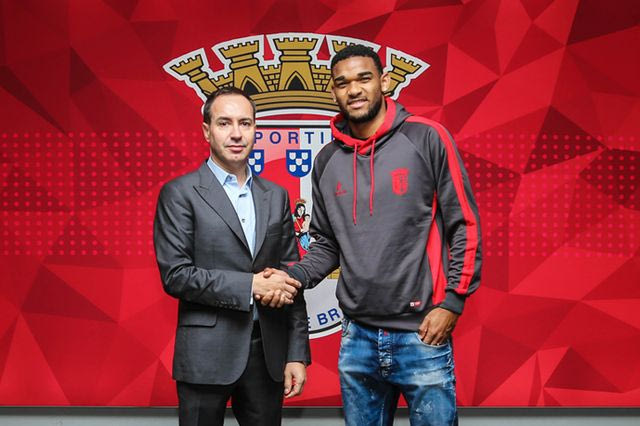 Τα… έσπρωξε η Μπράγκα στον Ολυμπιακό και κρατάει μόνιμα τον Βιάνα