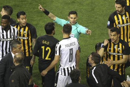 Δύο αποβολές από τους πάγκους με το “καλημέρα” στο ντέρμπι