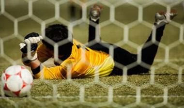 Δύο αυτογκόλ σε 45 λεπτά για τον Εμρέ Τοραμάν (vids)