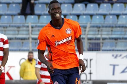 Με αυτόν πανηγύρισε στον πάγκο το γκολ του ο Σισέ