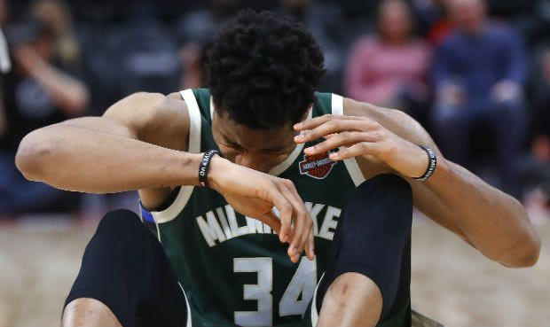 Συνετρίβησαν και έχασαν Γιάννη οι Μπακς