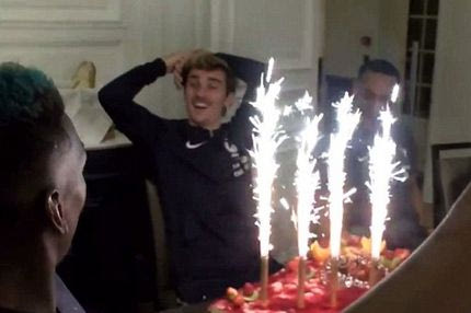 Το… πάρτι έκπληξη των “τρικολόρ” στον Γκριεζμάν