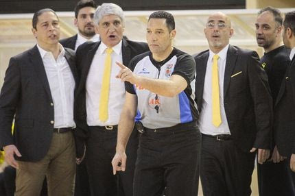 Όλα τα είχε ο Άρης, η αποβολή Γιαννάκη από το ματς του έλειπε!