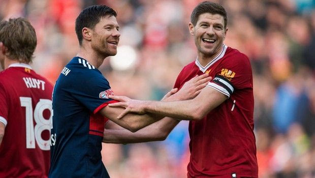 Λαοθάλασσα από 54.000 οπαδούς στο “Άνφιλντ” για ένα ματς… ταξίδι στις αναμνήσεις!