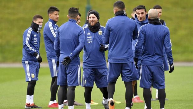 Η Σίτι “ρίχτηκε” στον Μέσι μέσω twitter