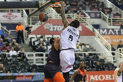 Ο ΠΑΟΚ “λύγισε” τα Τρίκαλα υπό το βλέμμα του Σαββίδη, με σκορ… σχολικού πρωταθλήματος