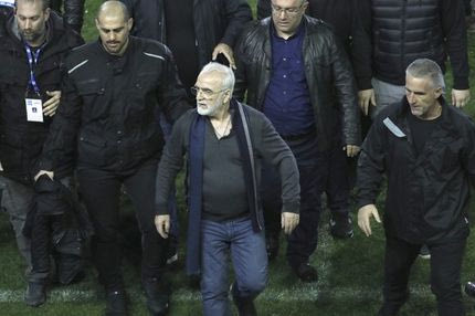 Ο Κομίνης έγραψε για την εισβολή Σαββίδη στο φύλλο αγώνα