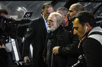 Μπήκε ΕΞΑΛΛΟΣ μέσα στο γήπεδο ο Σαββίδης