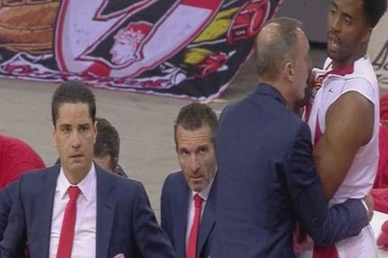 Παραλίγο “κόλαση” στον πάγκο του Ολυμπιακού