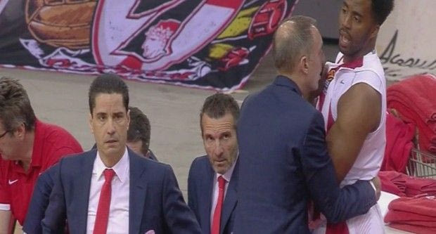 Παραλίγο “κόλαση” στον πάγκο του Ολυμπιακού