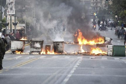 Οργή του ΣΥΡΙΖΑ για τα επεισόδια στον Πειραιά