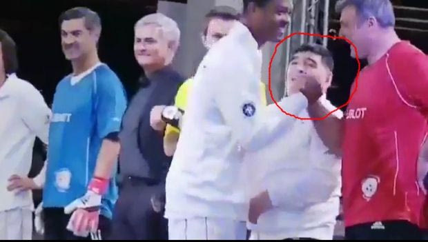 Ο Κλάιφερτ άφησε τον Μαραντόνα με το χέρι να κρέμεται στον… αέρα!