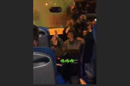 Μπήκαν μέσα στο πούλμαν και αποθέωσαν τους παίκτες του Παναθηναϊκού!