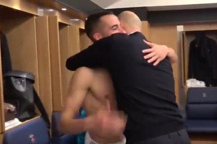 Αυτόν έσφιξε στην αγκαλιά του στα αποδυτήρια ο Ζιντάν