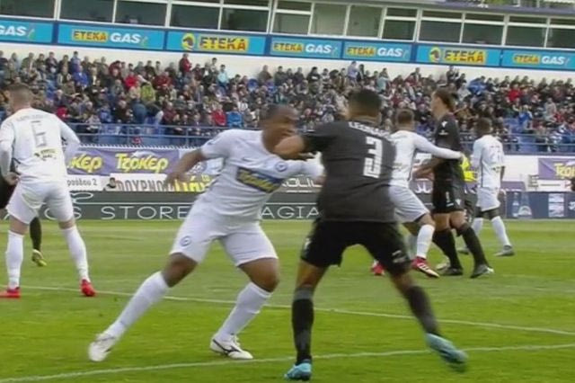 Ο Μάτος παραλίγο να… κόψει το χέρι του Μάνσον!