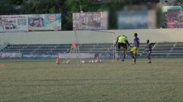 “Καρφώνει” τα γκολάκια με κάθε τρόπο ο Μπολτ