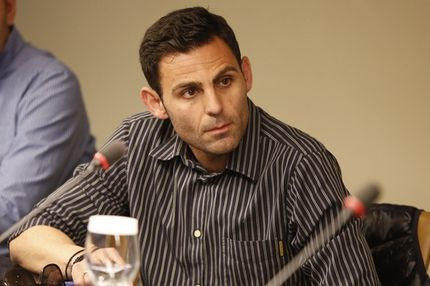 Η πρώτη δημόσια εμφάνιση του Κομίνη μετά την Τούμπα είχε χρώμα… ασπρόμαυρο