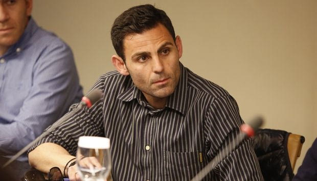 Η πρώτη δημόσια εμφάνιση του Κομίνη μετά την Τούμπα είχε χρώμα… ασπρόμαυρο