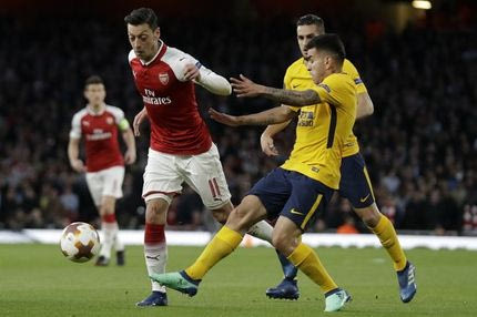 Ο Οζίλ αντέδρασε σαν… Τσαλχάνογλου για ένα κομμάτι ψωμί