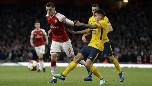 Ο Οζίλ αντέδρασε σαν… Τσαλχάνογλου για ένα κομμάτι ψωμί