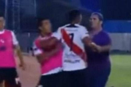 Ποδοσφαιριστής αλά… McGregor πλάκωσε τον προπονητή του!