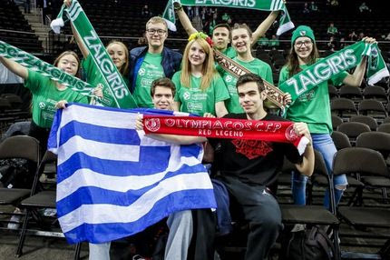 Δίπλα-δίπλα τα κασκόλ Ολυμπιακού και Ζαλγκίρις!