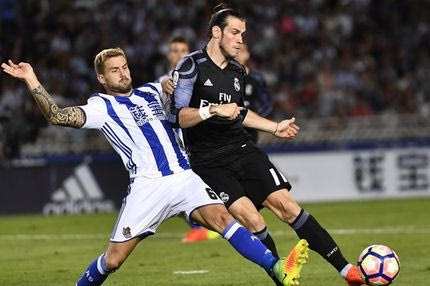 “Πούλησε” την ομάδα του και τον έκαναν χαρτονόμισμα